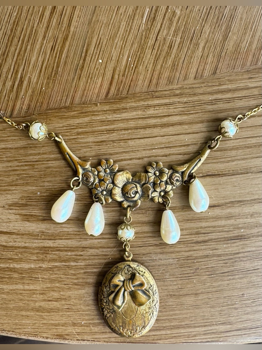 Antique Gold Tone Oval Photo Locket Floral Bib Teardrop Faux Pearls 19” Necklace